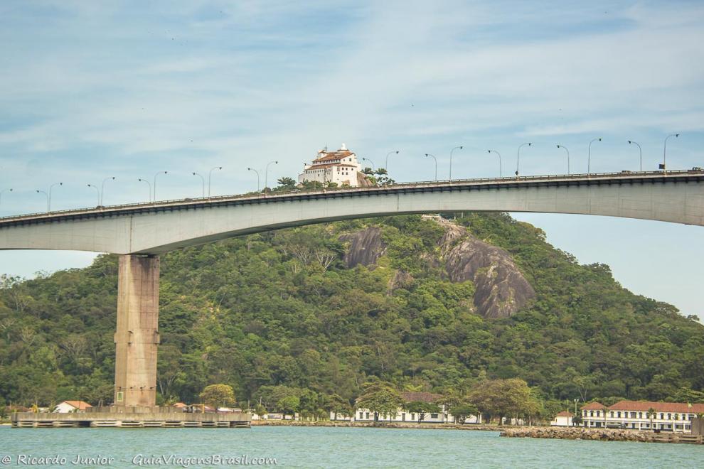 Imagem aproximada da Terceira Ponte.